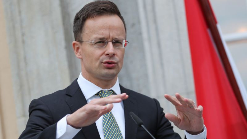 Външният министър на Унгария безразличен към преместването на срещата на ЕС